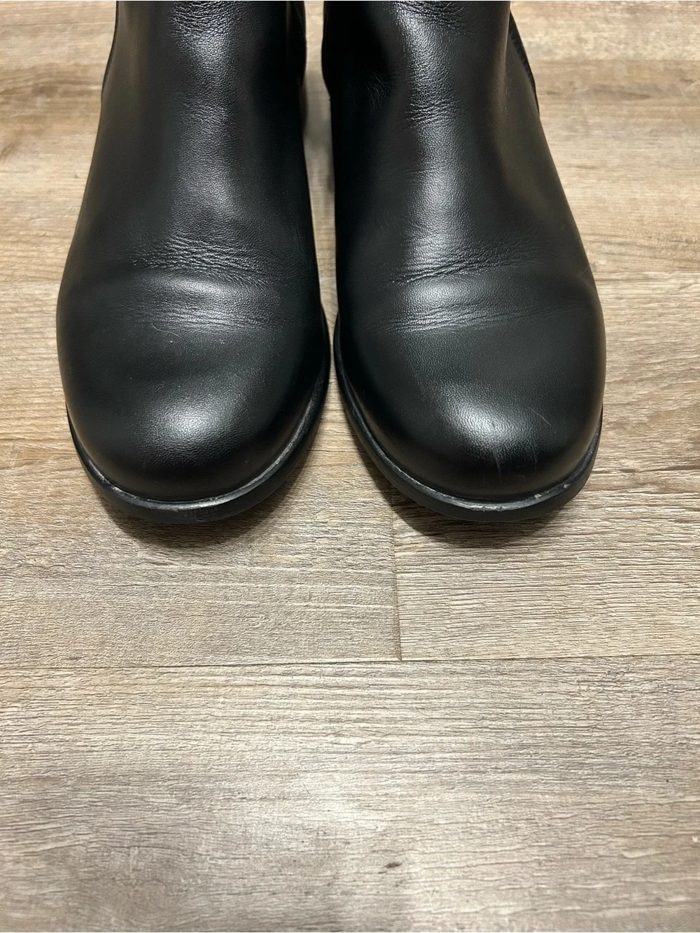 La CANADIENNE Women’s Size 8 Black Leather Chelsea Ankle Boots Pull On